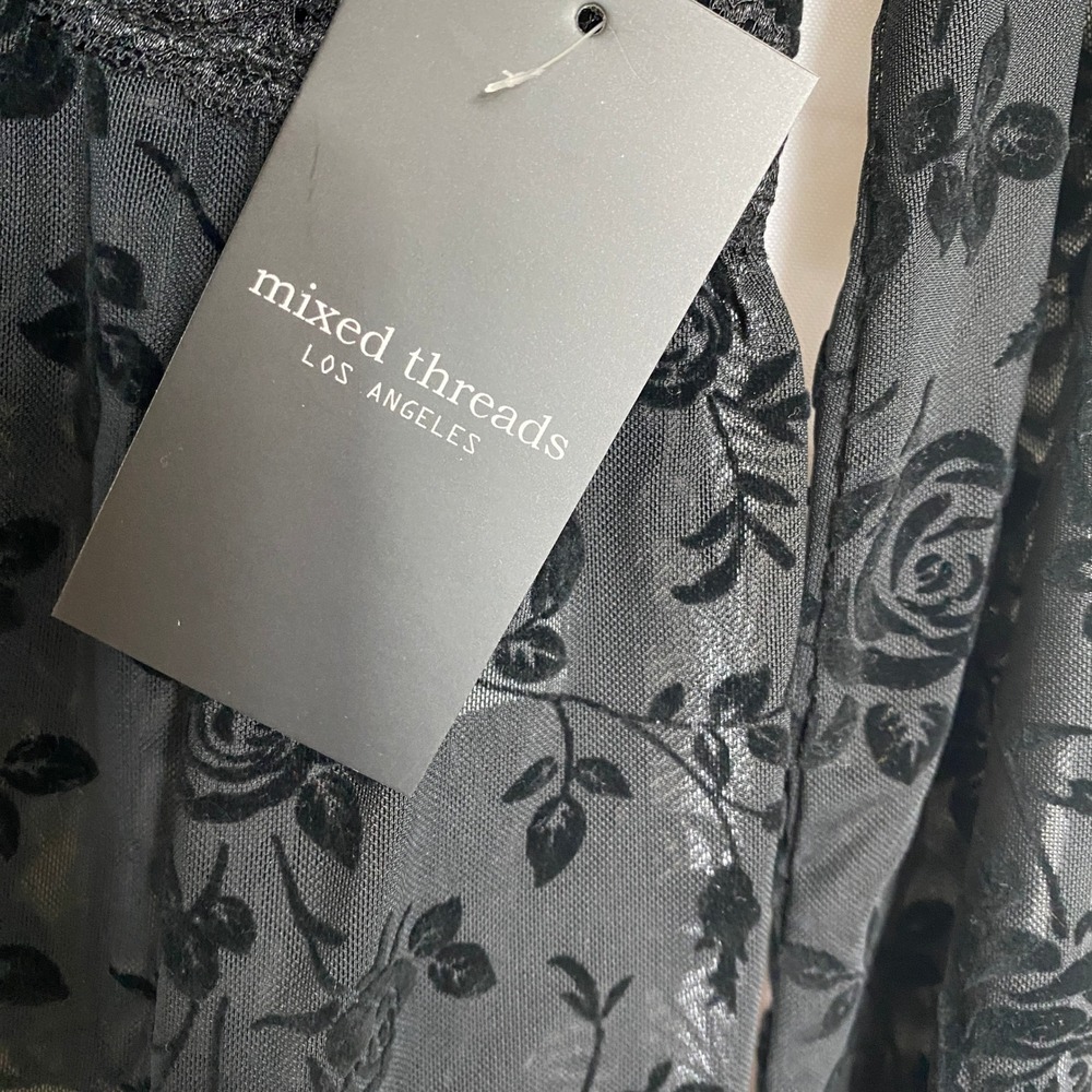 Mixed Threads Whimsigoth Burnout Velvet Floral Top Women M Black Bell Sleeve NWT - Picture 4 of 9